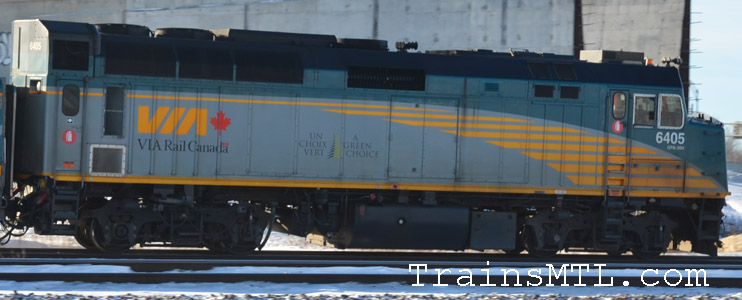 Locomotive VIA6405 right side / coté droit